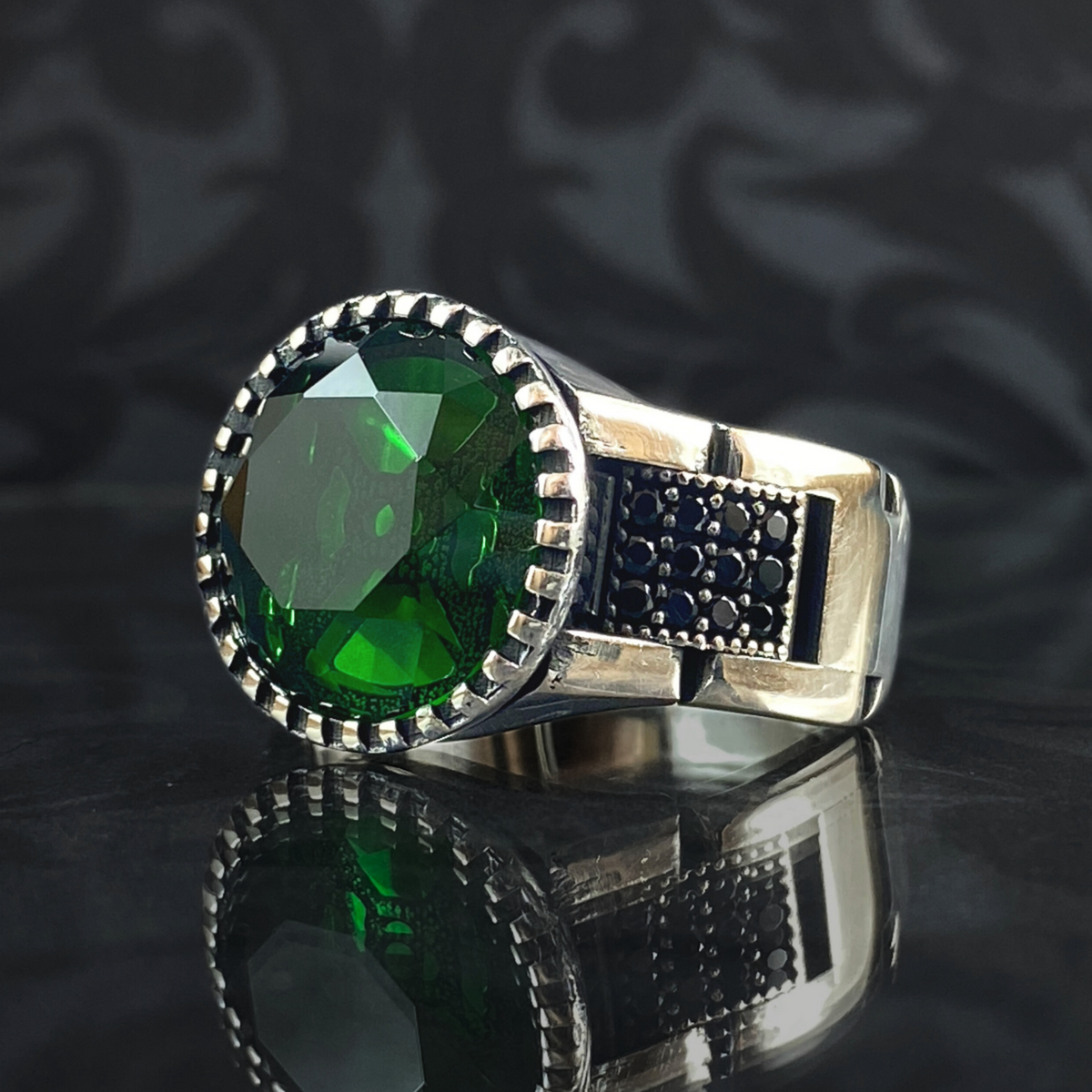 Round Emerald Gemstone 925 Sterling Silver Ring